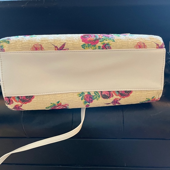 *NWT Betsey Johnson Welcome To The Big Bow Large Satchel Bag Coquette Floral - Picture 11 of 16